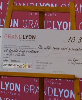 Tri du papier : un chèque de 10 000 euros pour le Téléthon