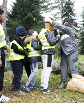 Plantation arbres par écoliers et collégiens au parc de Parilly