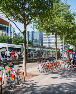 Le cours Charlemagne bientôt piéton vers le centre commercial Confluence