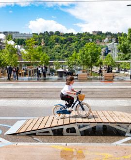 En images : expérience piétonne à la Confluence