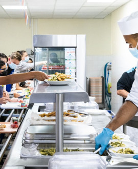 Collèges : bien manger et réduire le gaspillage à la cantine