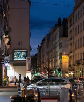 Plus de 2 000 panneaux publicitaires éteints la nuit dans la métropole