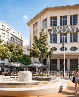 Lyon 3 : deux places toutes neuves autour de la bourse du travail