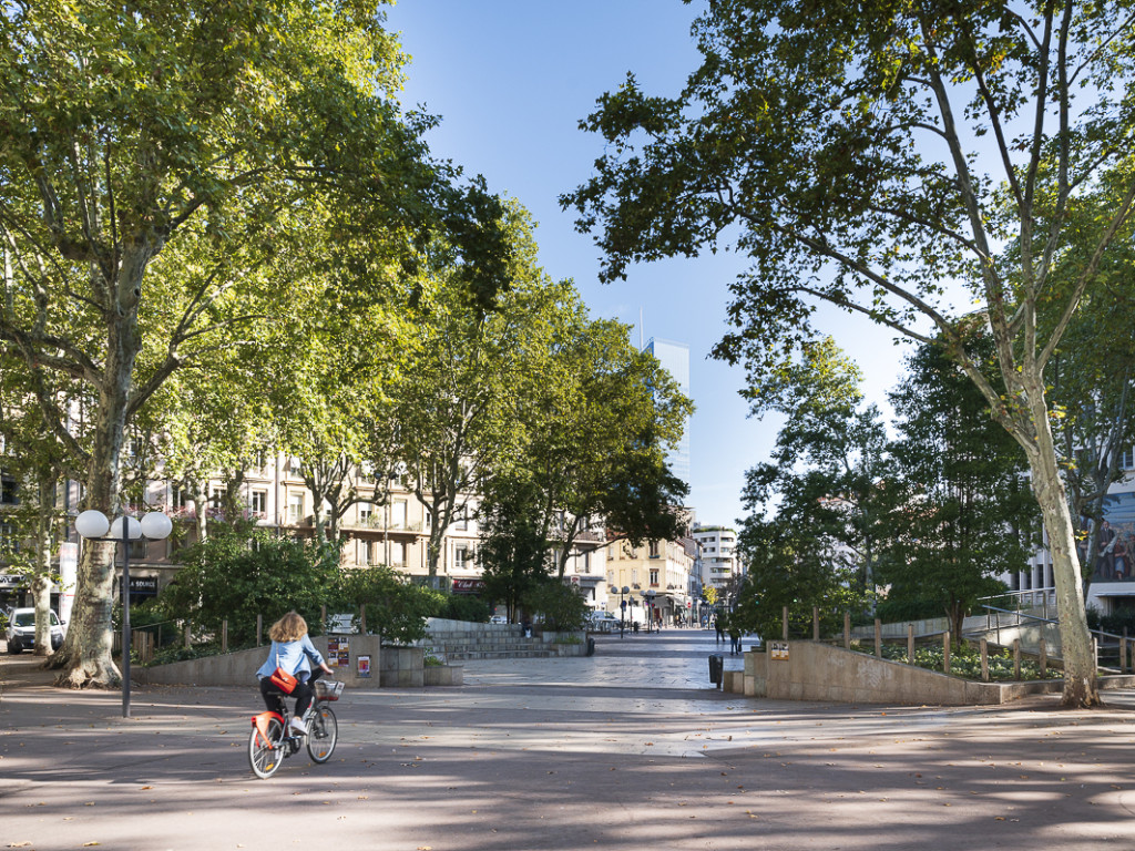 Une promenade piétonne des berges du Rhône à la Part-Dieu