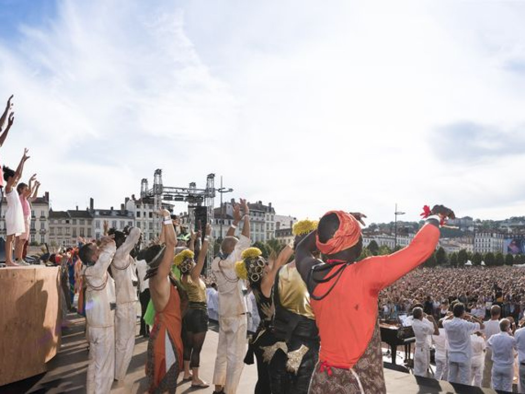 Africa2020 : participez au Défilé de la Biennale de la Danse !