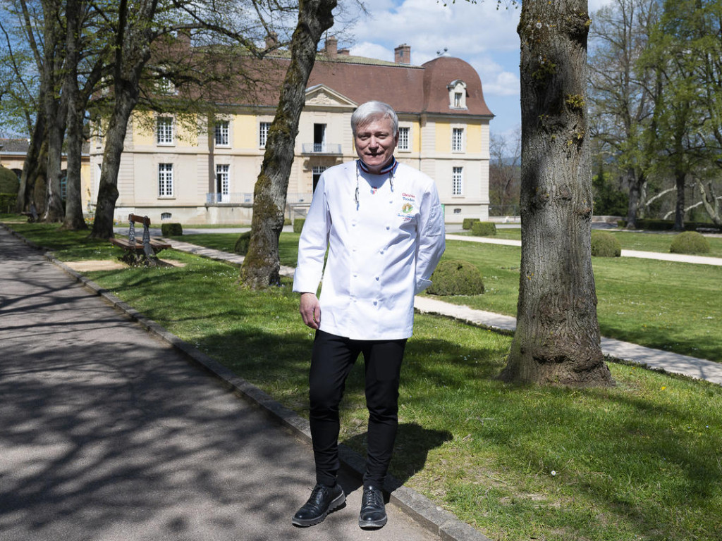 Lacroix-Laval : les clés du château entre les mains de Christian Têtedoie