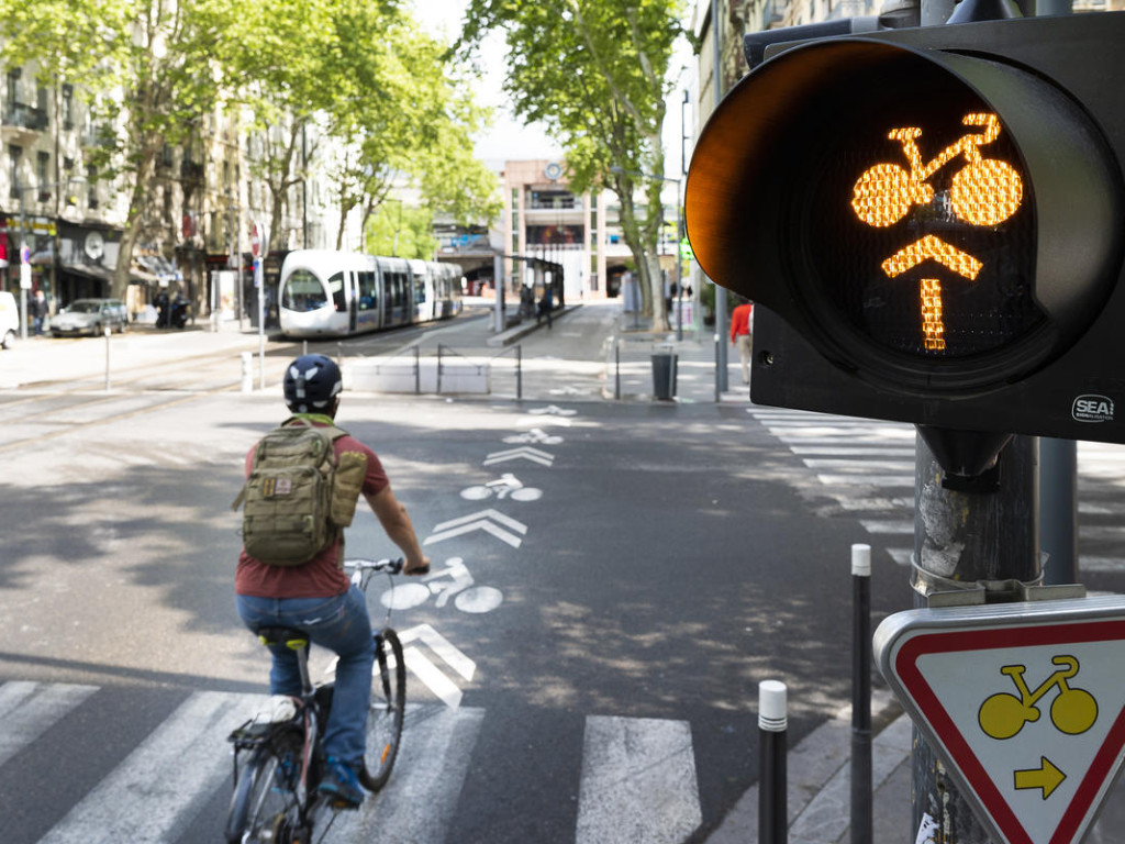 Conducteurs, cyclistes, piétons : la rue ça se partage !