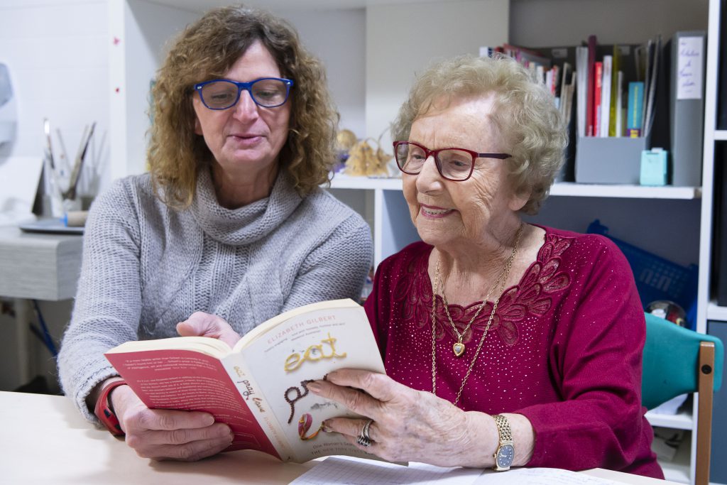 activités manuelles pour personnes âgées : la lecture