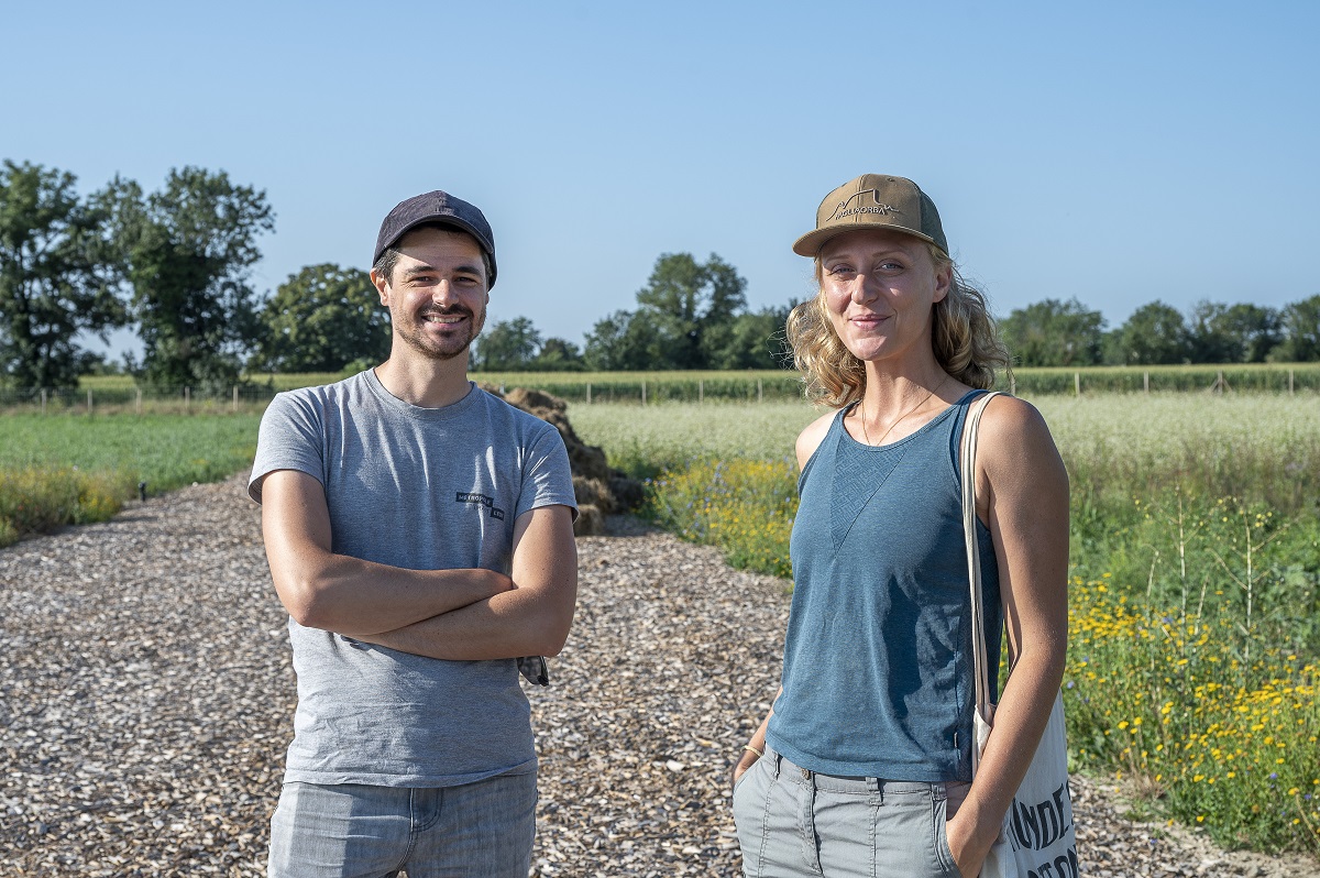 Mewan Melguen, agriculteur à la Métropole de Lyon et Emmanuelle Gharbi, agricultrice.